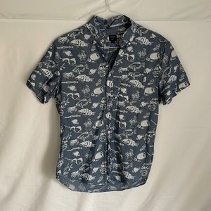 Chambray fish print short sleeve button down shirt